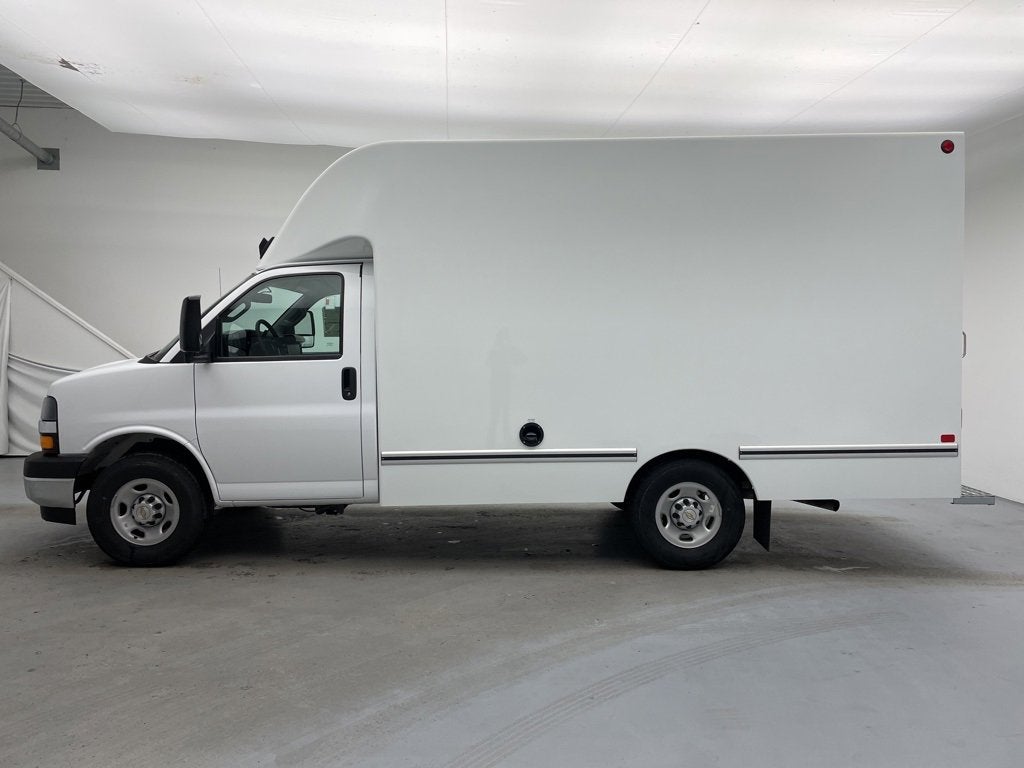 2024 Chevrolet Express Cutaway 3500 1WT