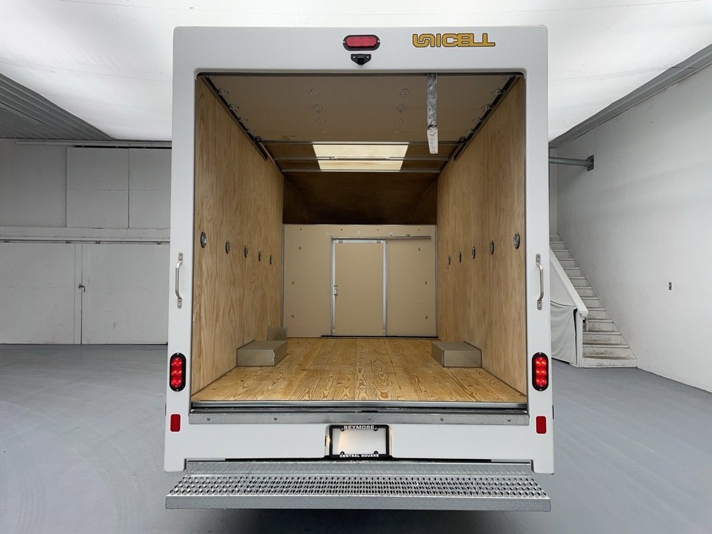 2025 Chevrolet Express Cutaway 3500 1WT