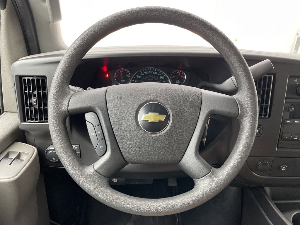 2025 Chevrolet Express Cutaway 3500 1WT