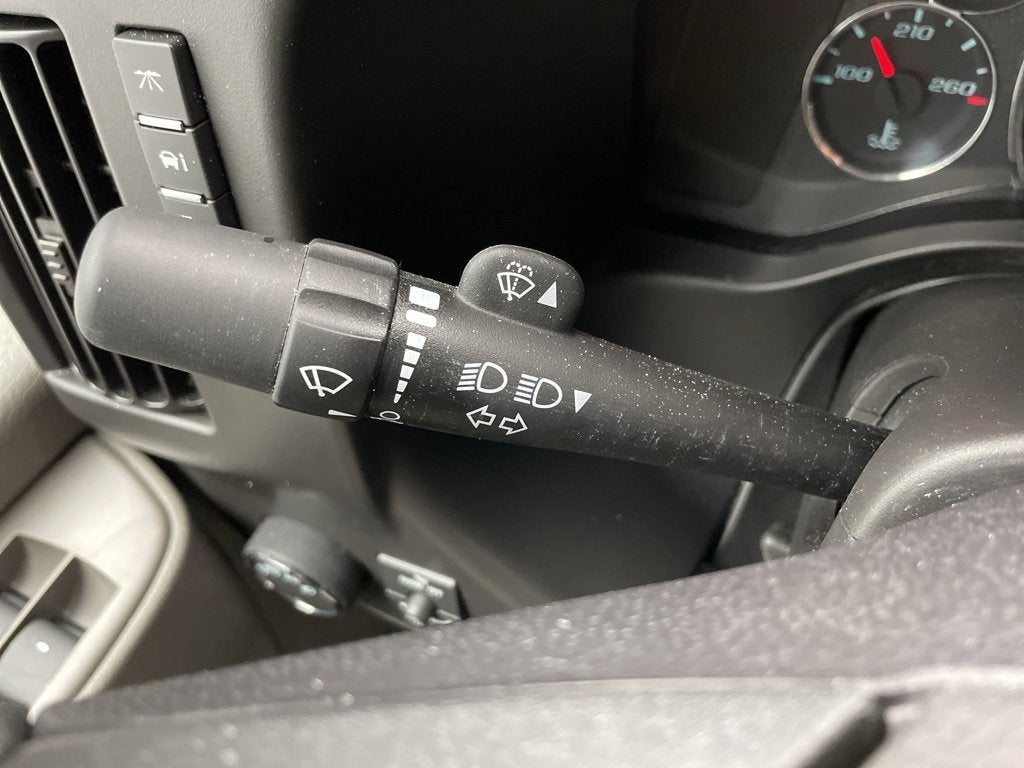 2025 Chevrolet Express Cutaway 3500 1WT