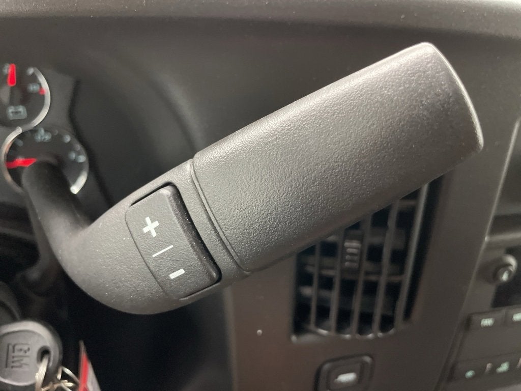 2025 Chevrolet Express Cutaway 3500 1WT