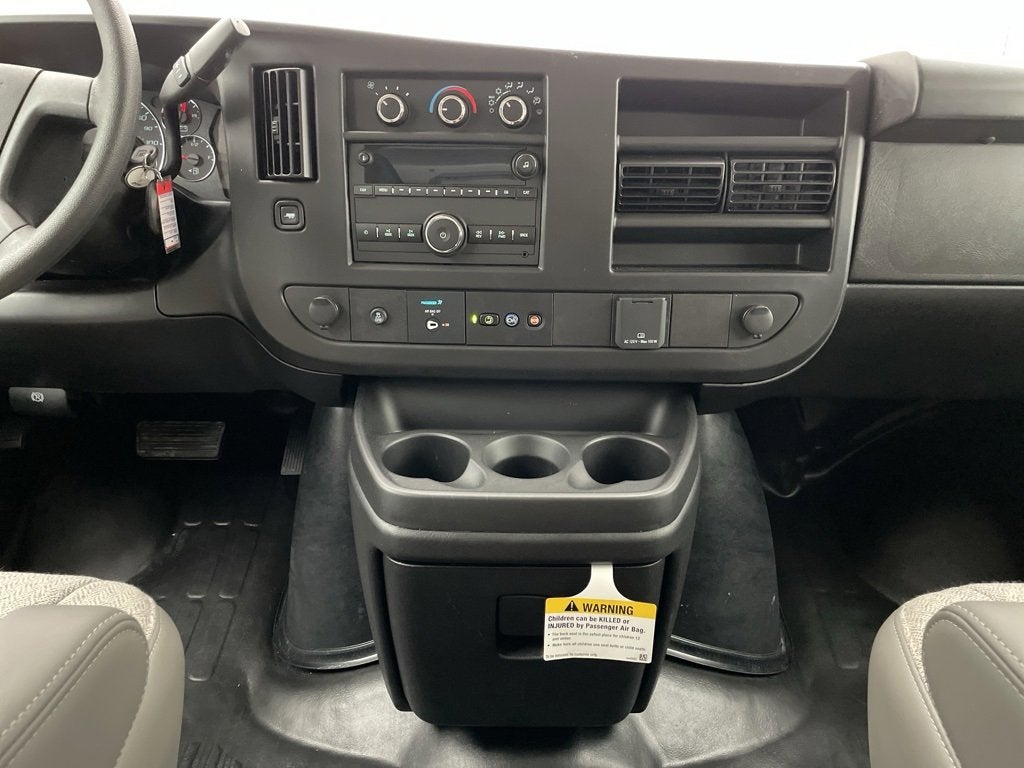 2025 Chevrolet Express Cutaway 3500 1WT