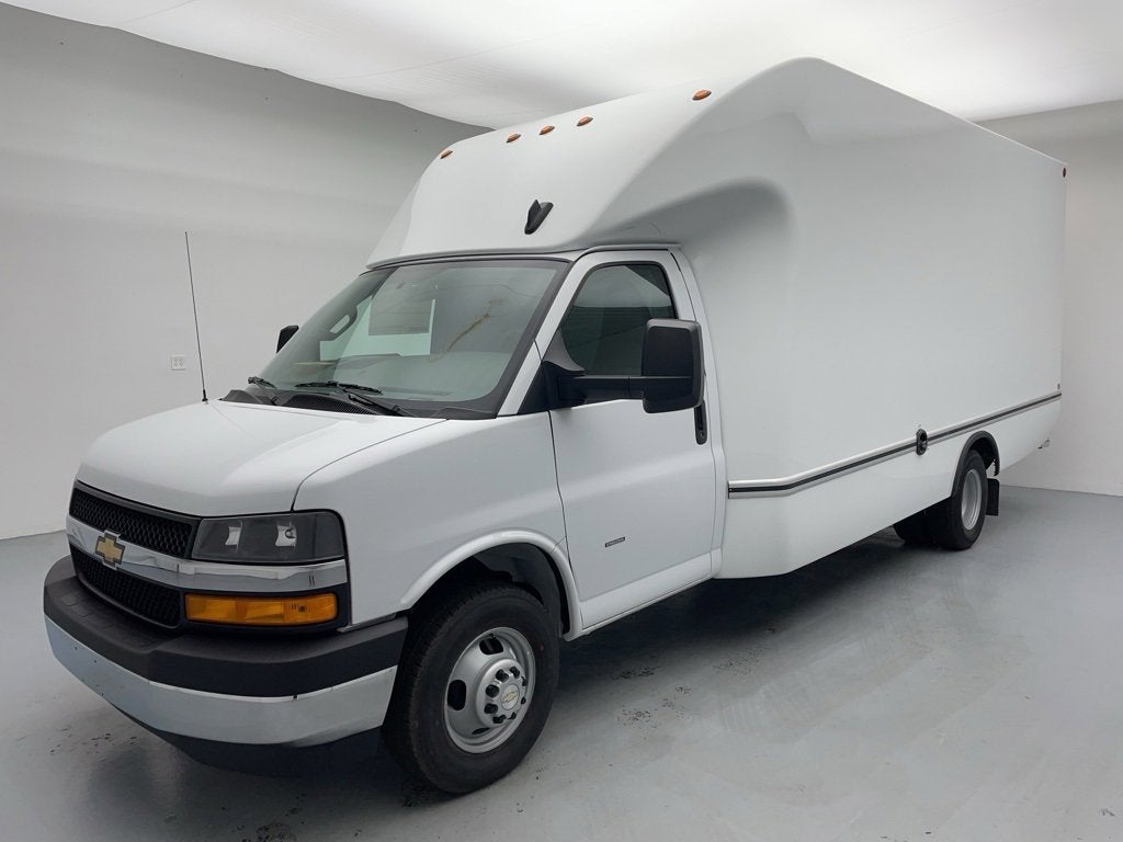 2025 Chevrolet Express Cutaway 3500 1WT