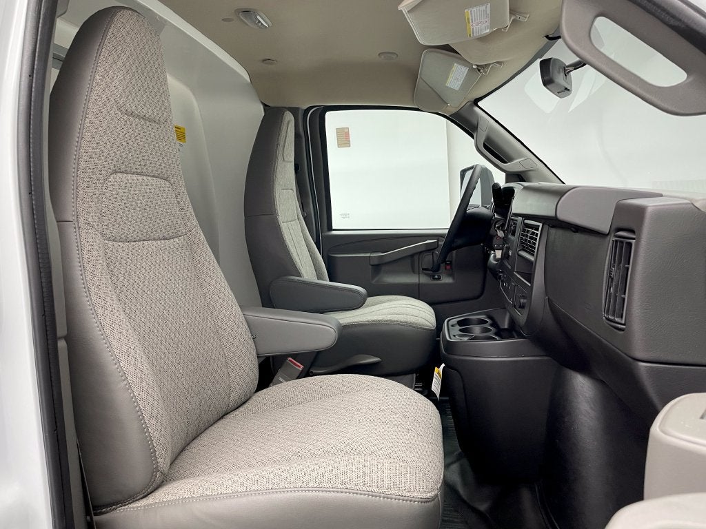 2026 Chevrolet Express Cutaway 3500 1WT