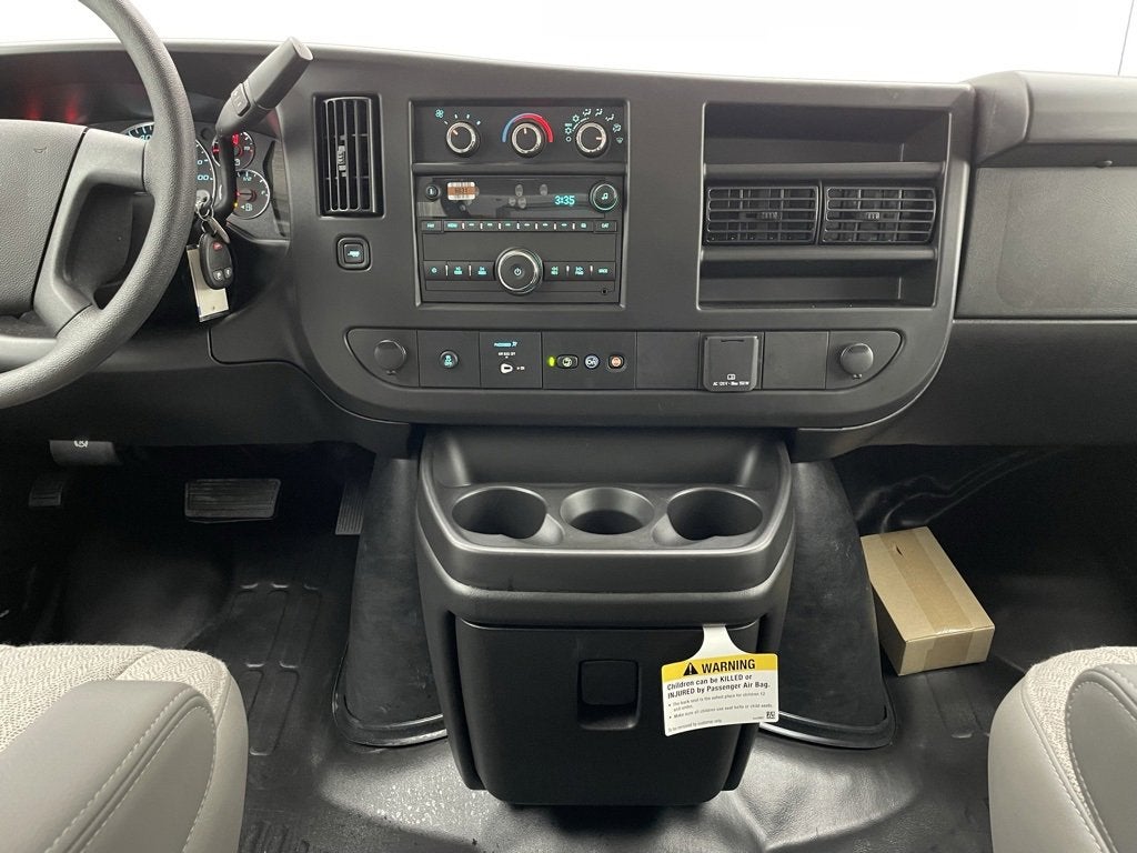 2025 Chevrolet Express Cutaway 3500 1WT