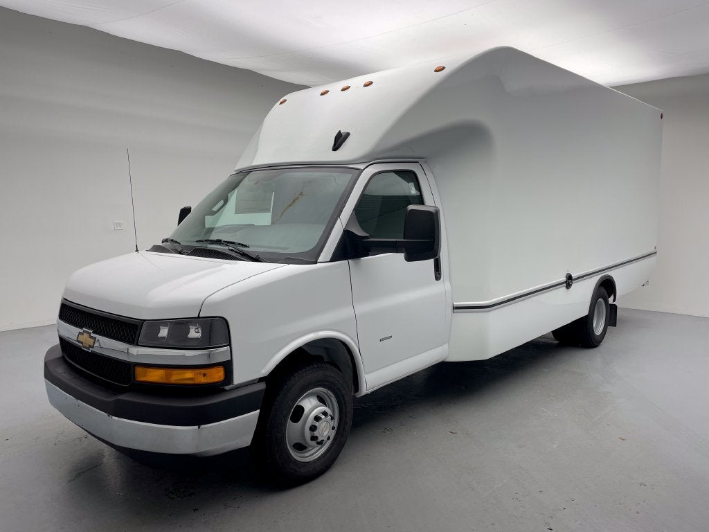 2026 Chevrolet Express Cutaway 3500 1WT