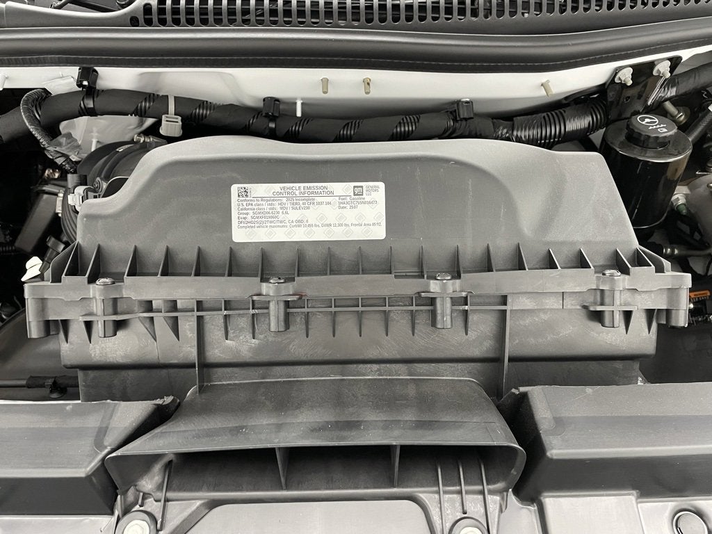 2025 Chevrolet Express Cutaway 3500 1WT