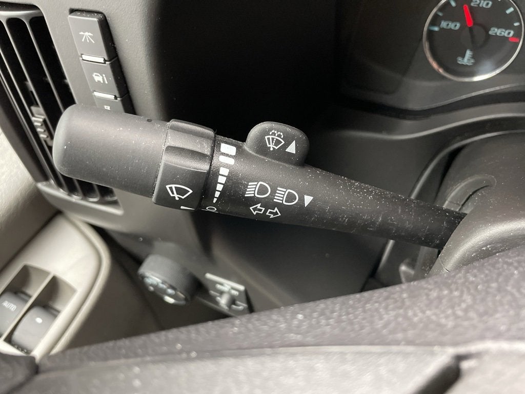 2025 Chevrolet Express Cutaway 3500 1WT