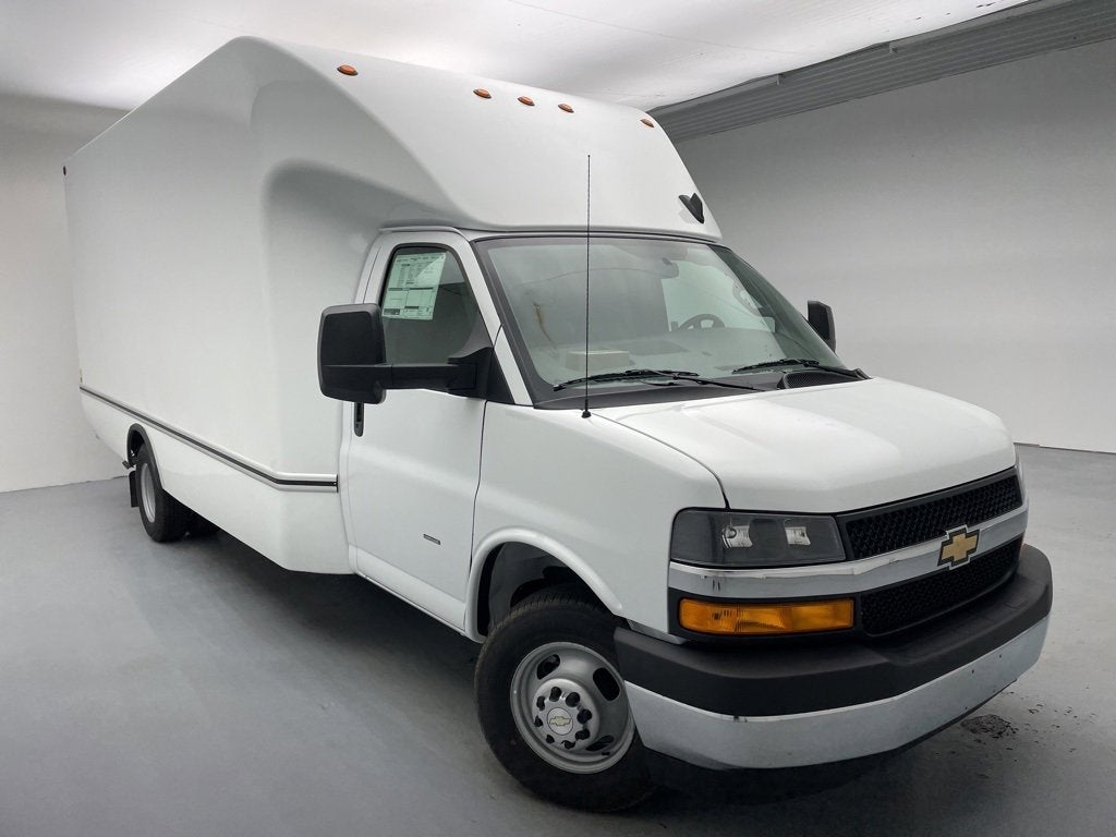 2025 Chevrolet Express Cutaway 3500 1WT
