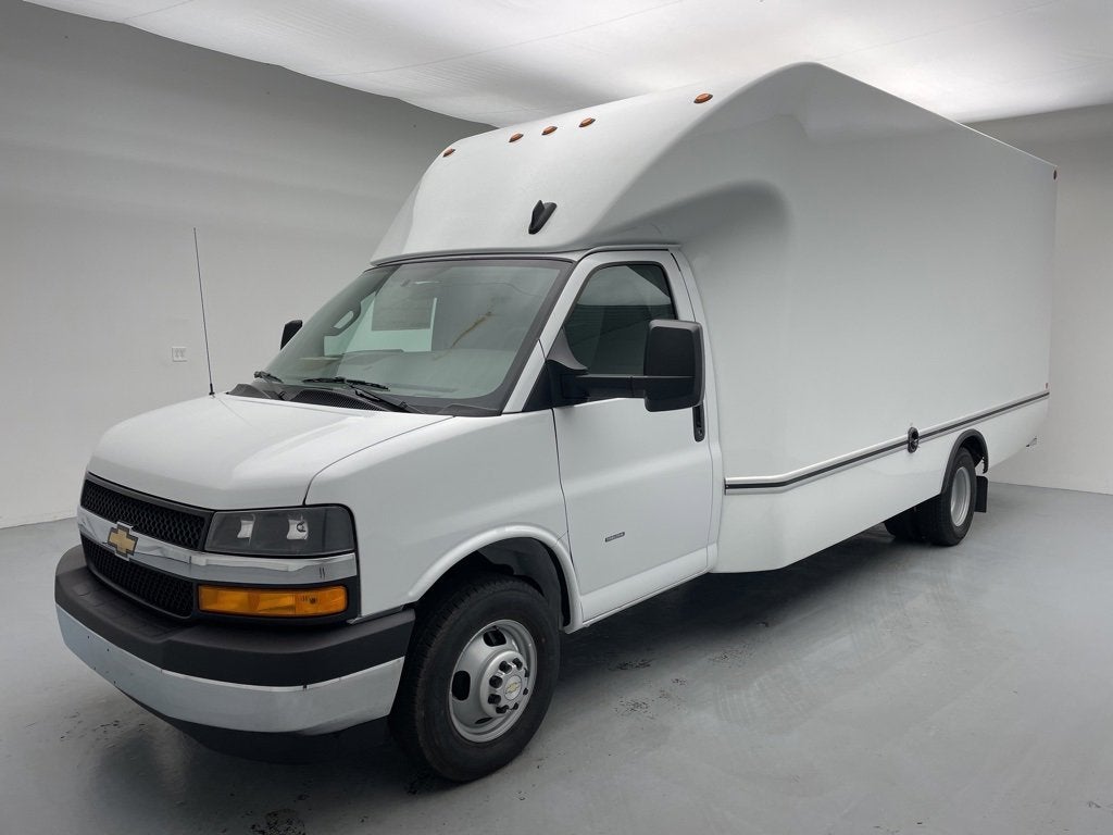 2025 Chevrolet Express Cutaway 3500 1WT
