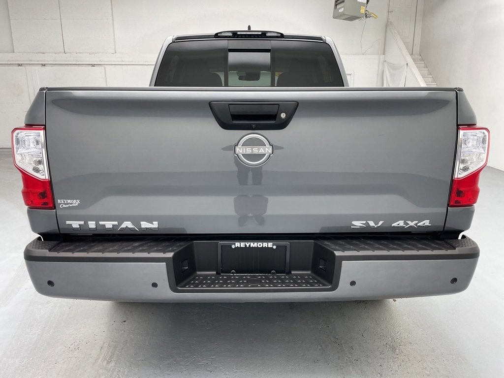 2024 Nissan TITAN Crew Cab SV 4x4