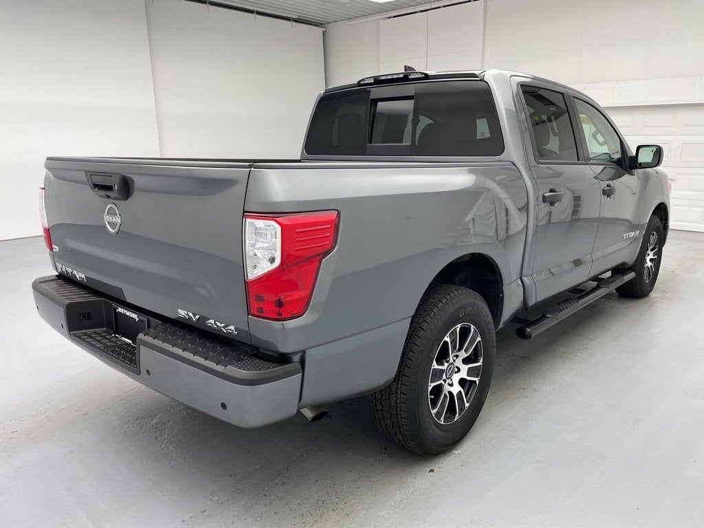 2024 Nissan TITAN Crew Cab SV 4x4