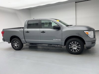 2024 Nissan TITAN Crew Cab SV 4x4