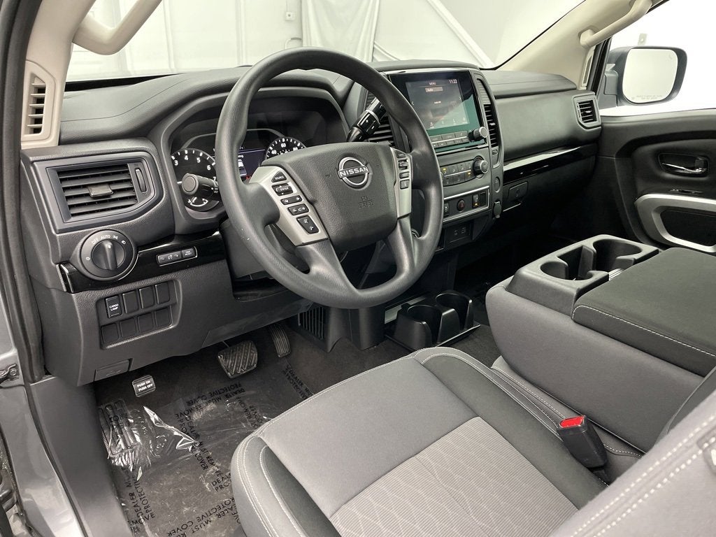 2024 Nissan TITAN Crew Cab SV 4x4