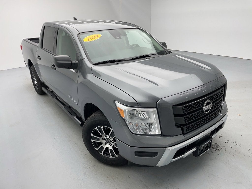 2024 Nissan TITAN Crew Cab SV 4x4