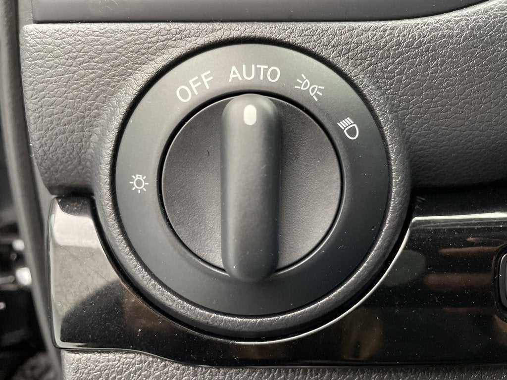 2024 Nissan TITAN Crew Cab SV 4x4