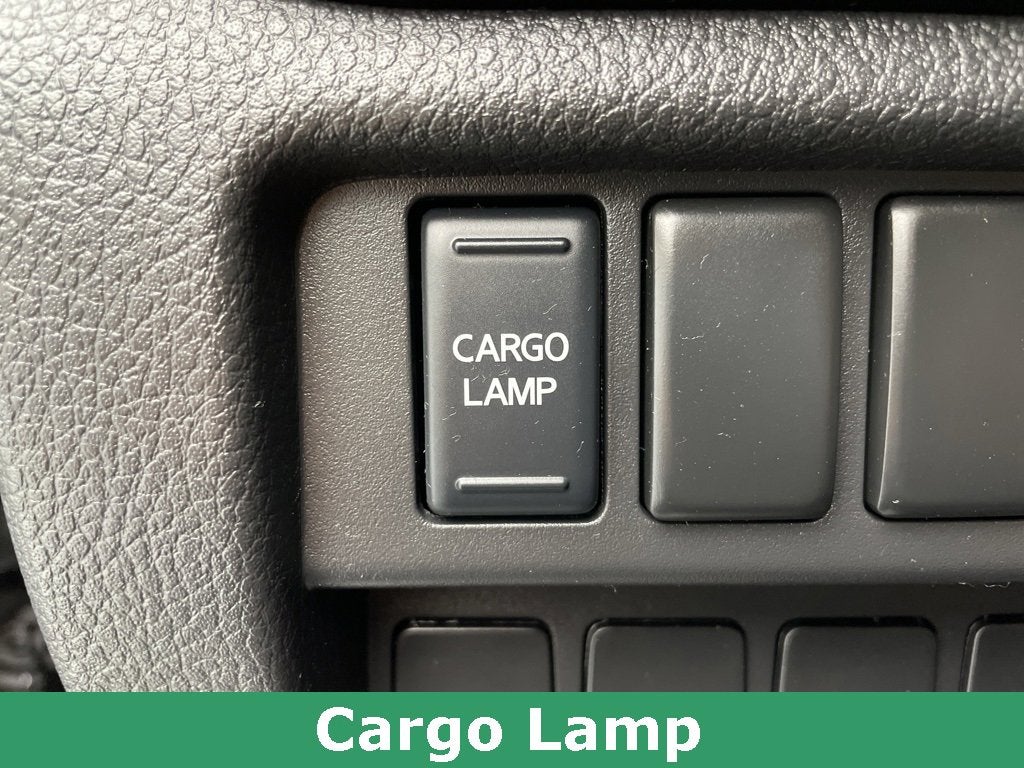 2024 Nissan TITAN Crew Cab SV 4x4