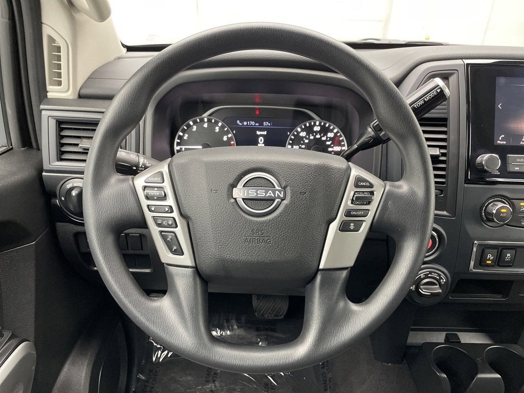 2024 Nissan TITAN Crew Cab SV 4x4