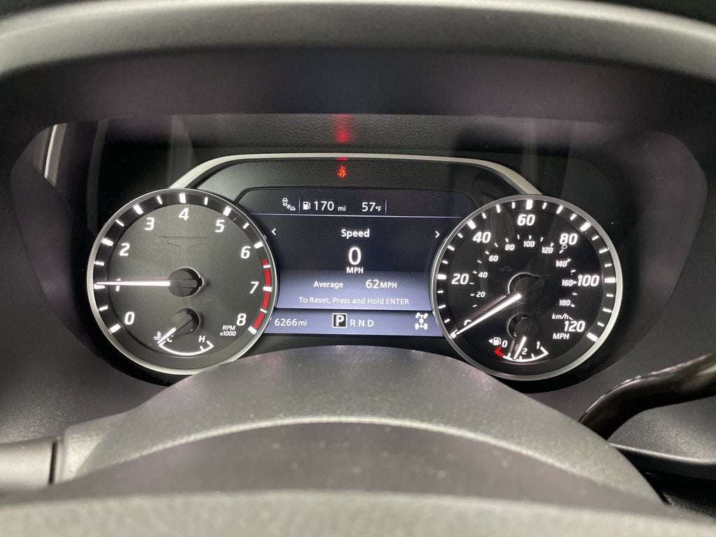 2024 Nissan TITAN Crew Cab SV 4x4