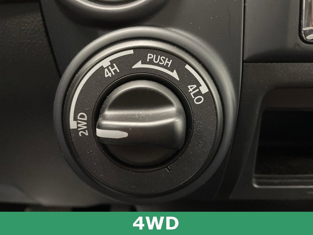 2024 Nissan TITAN Crew Cab SV 4x4