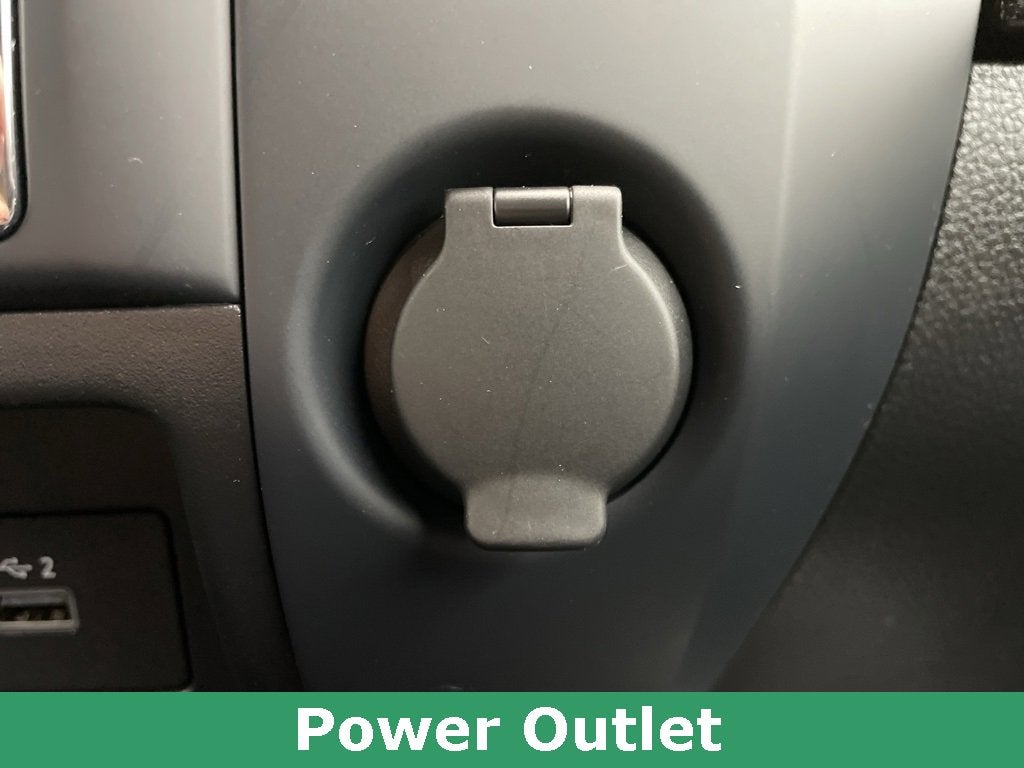 2024 Nissan TITAN Crew Cab SV 4x4