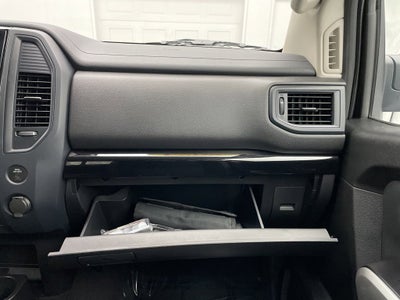 2024 Nissan TITAN Crew Cab SV 4x4