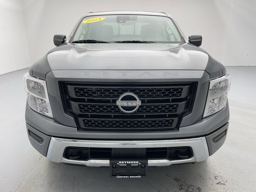2024 Nissan TITAN Crew Cab SV 4x4