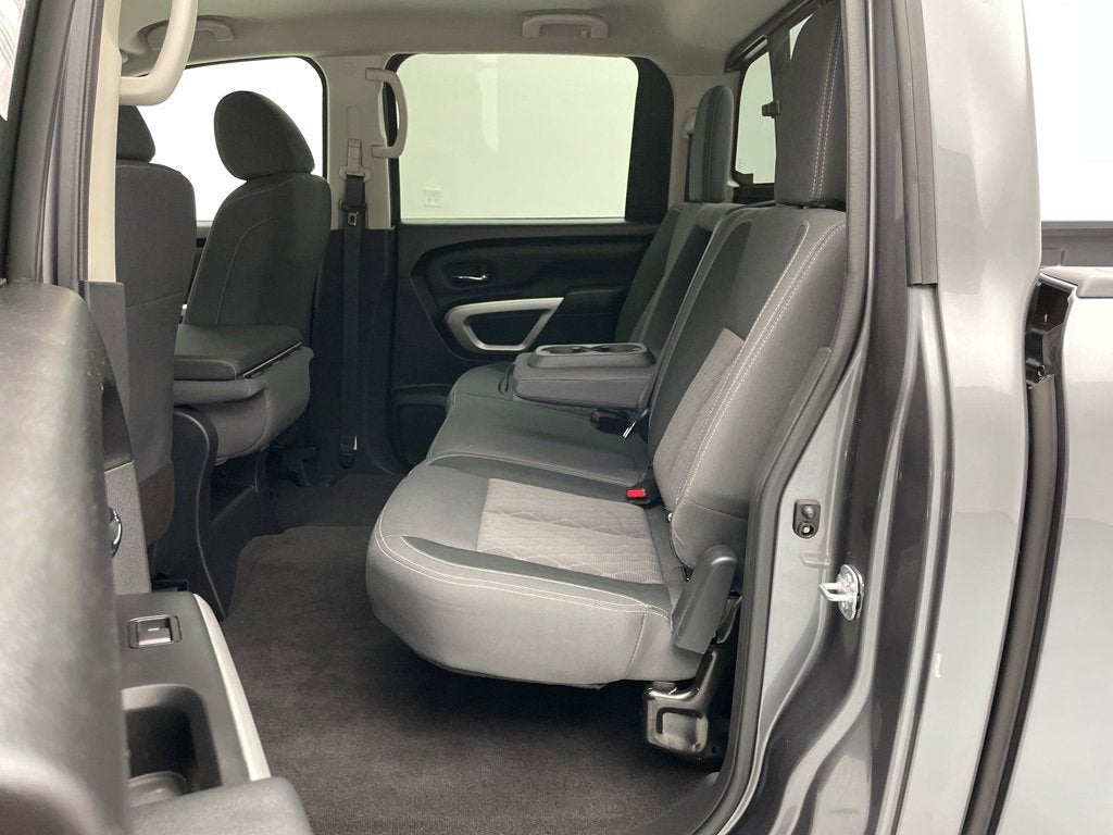 2024 Nissan TITAN Crew Cab SV 4x4