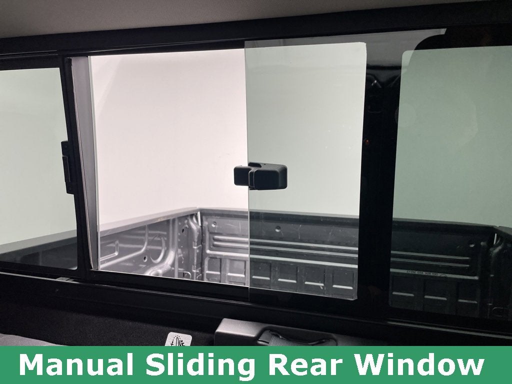 2024 Nissan TITAN Crew Cab SV 4x4