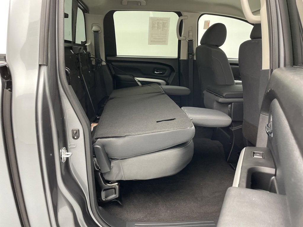 2024 Nissan TITAN Crew Cab SV 4x4