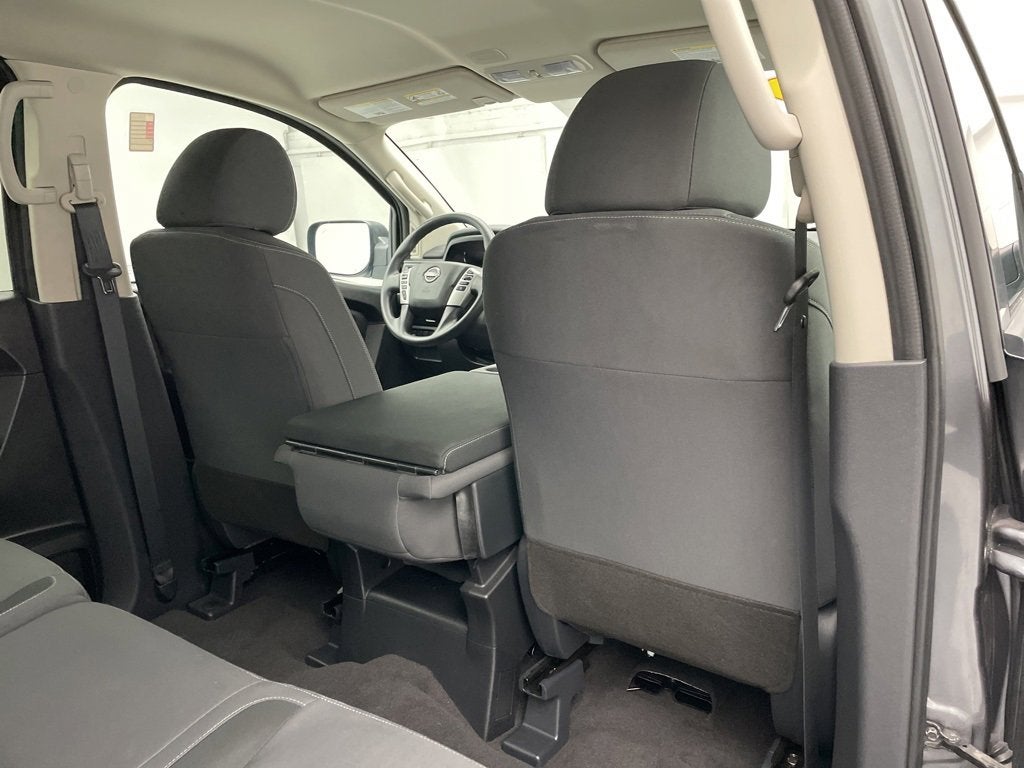 2024 Nissan TITAN Crew Cab SV 4x4