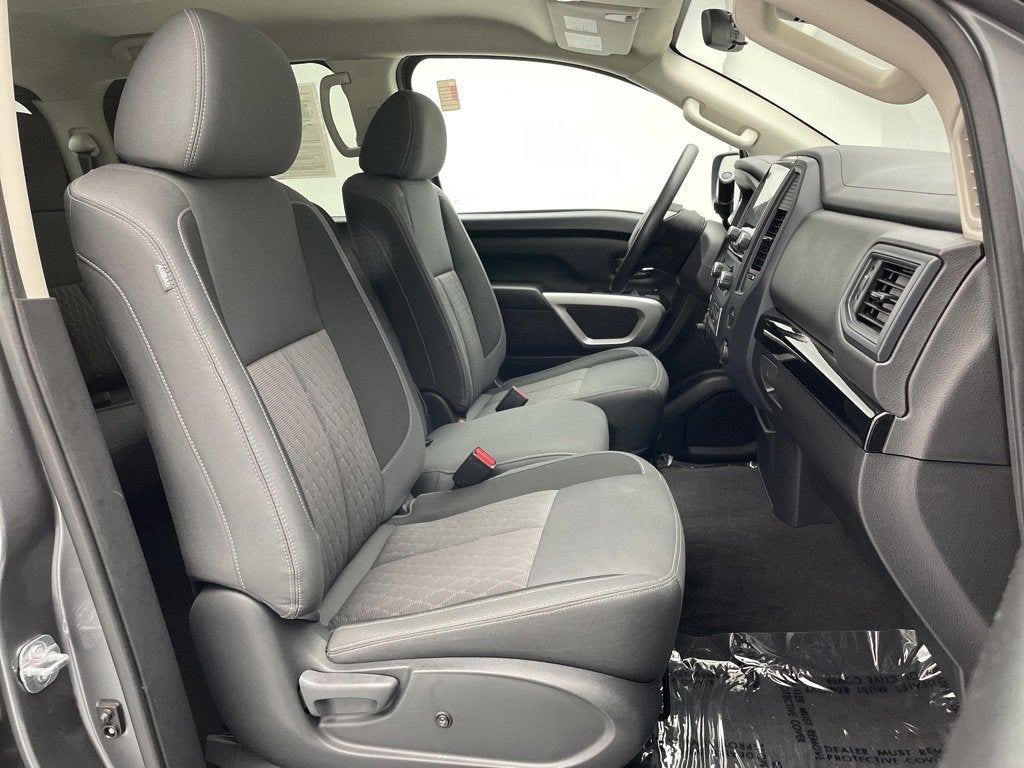 2024 Nissan TITAN Crew Cab SV 4x4