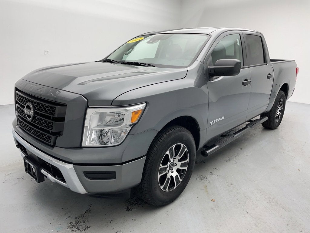 2024 Nissan TITAN Crew Cab SV 4x4