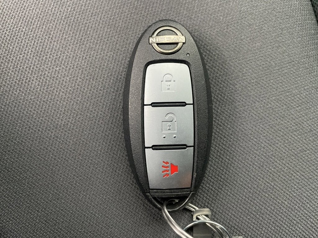 2024 Nissan TITAN Crew Cab SV 4x4