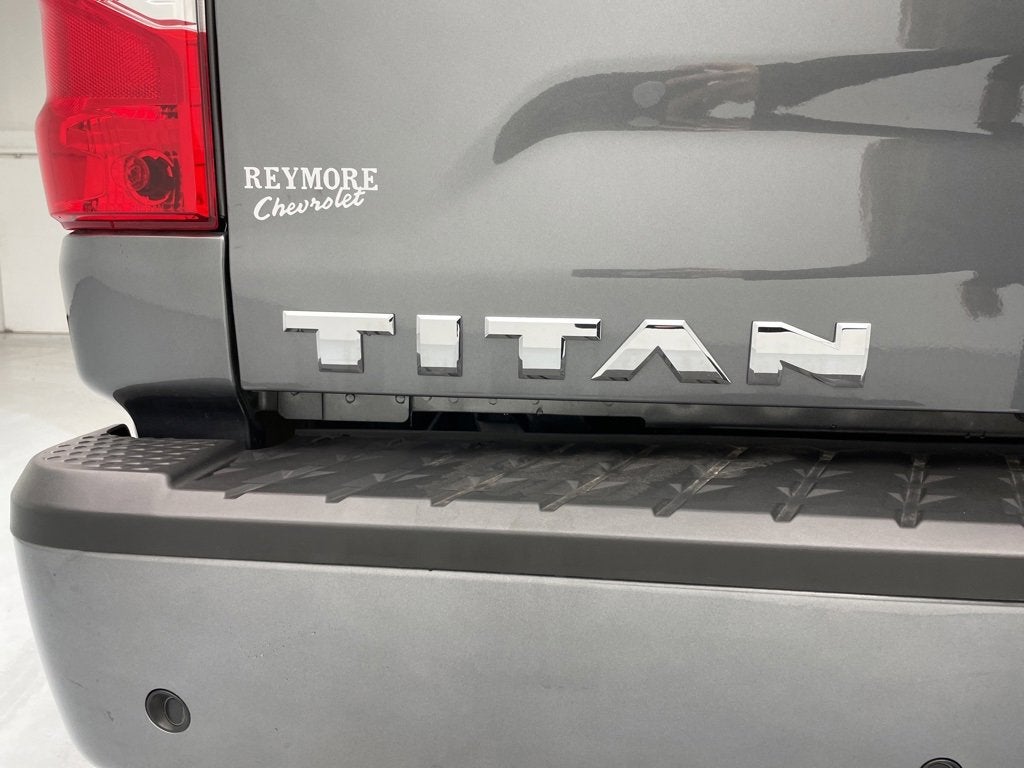 2024 Nissan TITAN Crew Cab SV 4x4