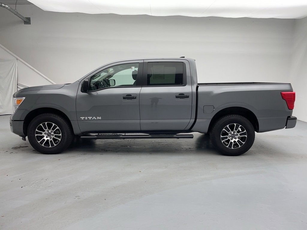 2024 Nissan TITAN Crew Cab SV 4x4