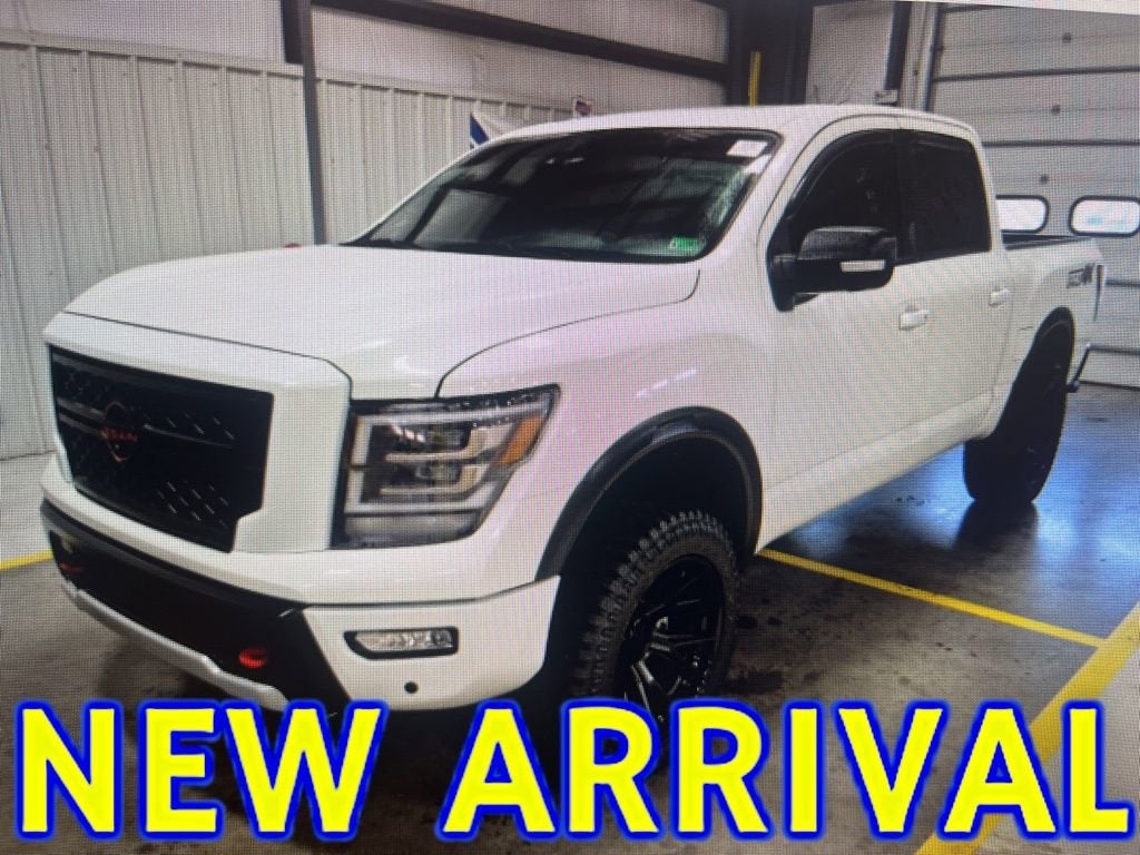 2024 Nissan TITAN Crew Cab PRO-4X 4x4