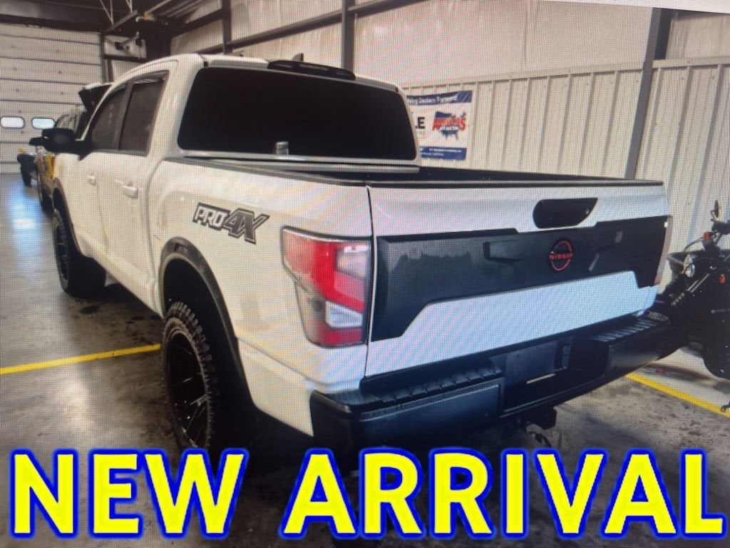 2024 Nissan TITAN Crew Cab PRO-4X 4x4