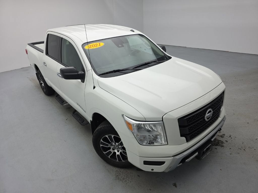 2021 Nissan TITAN Crew Cab SV 4x4