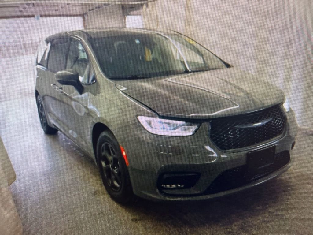 2023 Chrysler Pacifica Hybrid Touring L