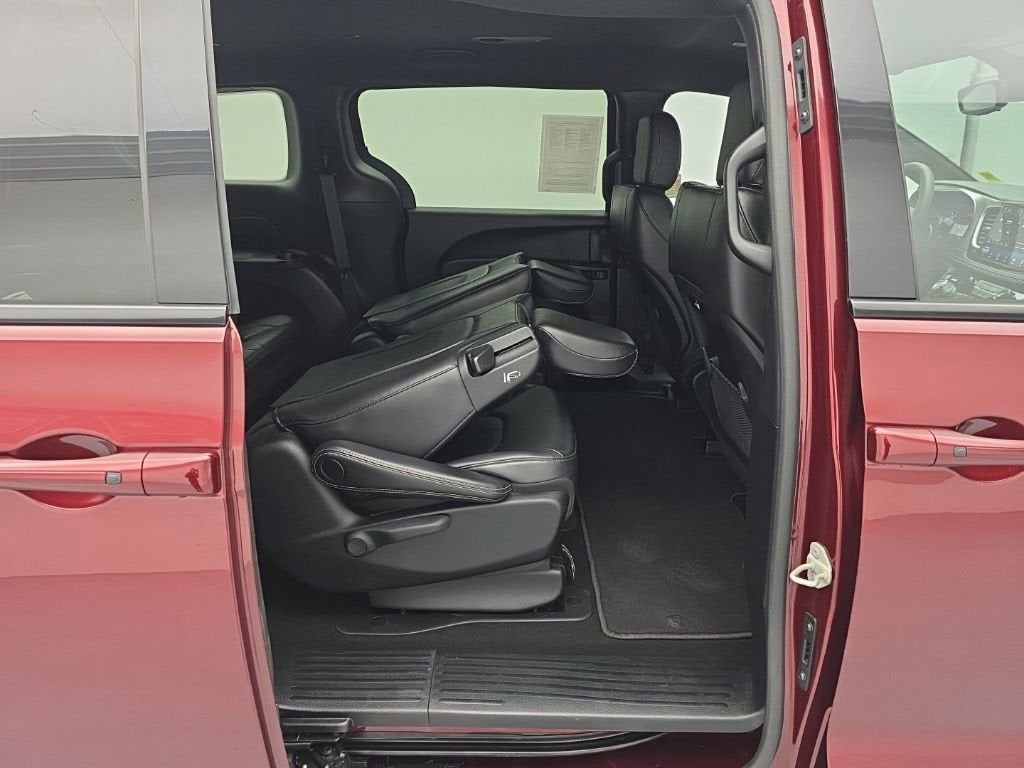 2023 Chrysler Pacifica Hybrid Touring L