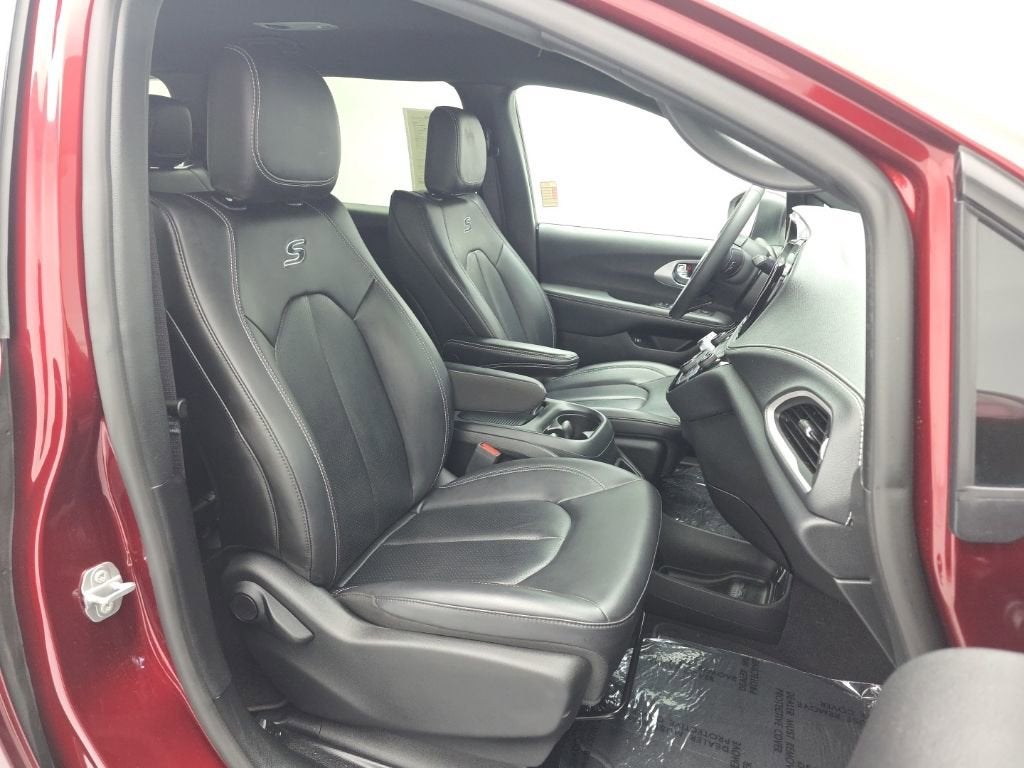 2023 Chrysler Pacifica Hybrid Touring L