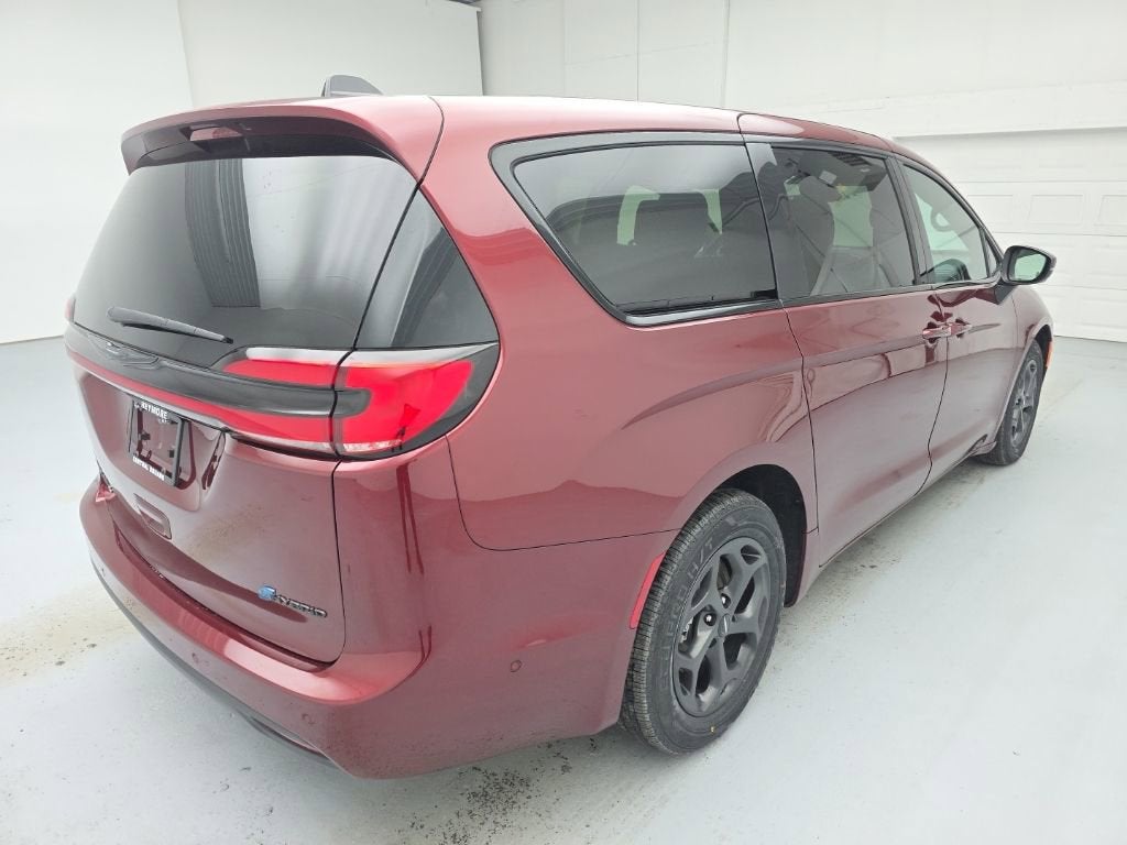 2023 Chrysler Pacifica Hybrid Touring L