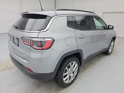 2023 Jeep Compass Latitude Lux FWD