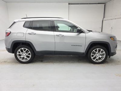 2023 Jeep Compass Latitude Lux FWD