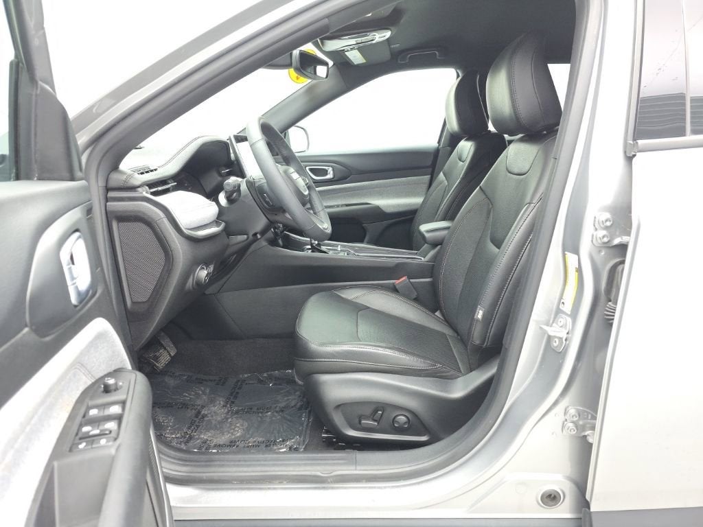 2023 Jeep Compass Latitude Lux FWD