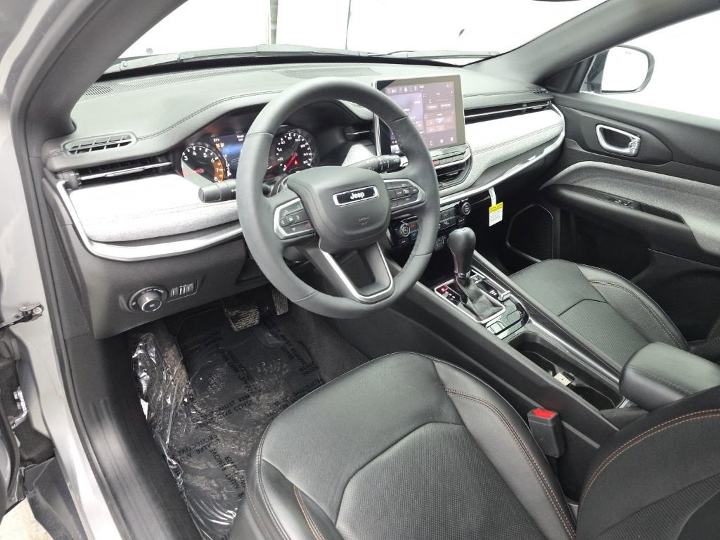 2023 Jeep Compass Latitude Lux FWD