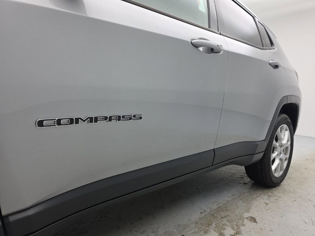 2023 Jeep Compass Latitude Lux FWD