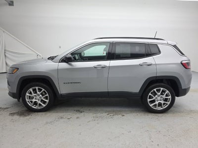 2023 Jeep Compass Latitude Lux FWD