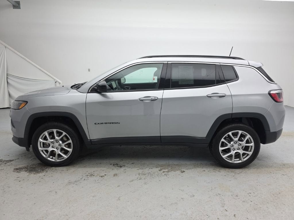 2023 Jeep Compass Latitude Lux FWD